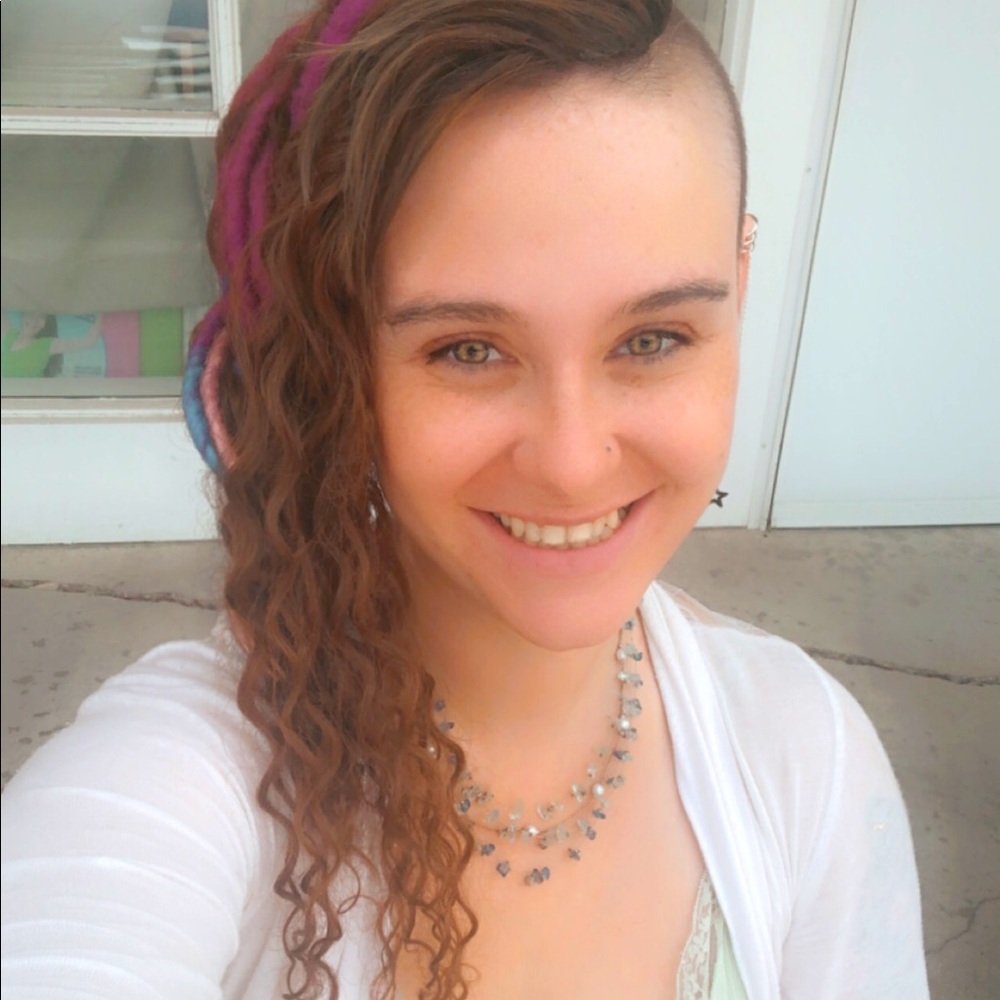 Meet your Posher, Belle